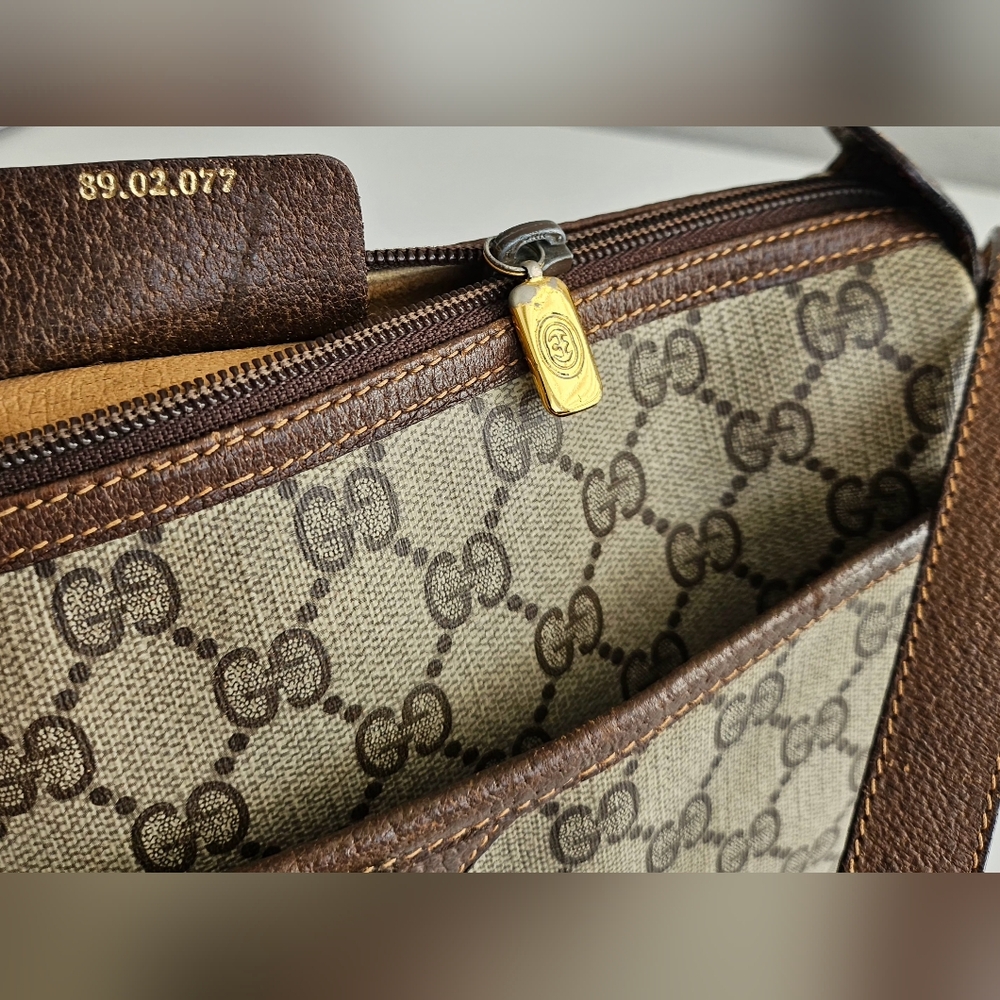 Gucci GG Supreme Sherry Line Crossbody Bag - Picture 15 of 16